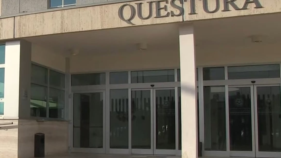Taranto, lesioni aggravate e agenti aggrediti: gambiano denunciato