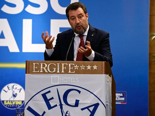 Processo Open Arms. Usano in aula l' "eroe" del caso Schettino per incastrare Salvini. "Udienza politica"