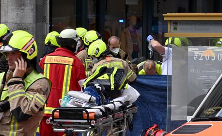 Lo schianto e poi i soccorsi: le immagini da Breitscheidplatz 1