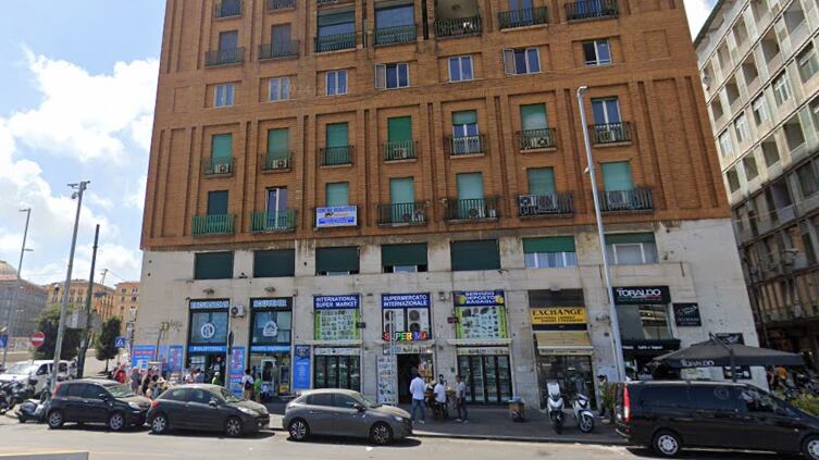 Tragedia nel b&b a Napoli: scoppia un incendio, morta una ragazza