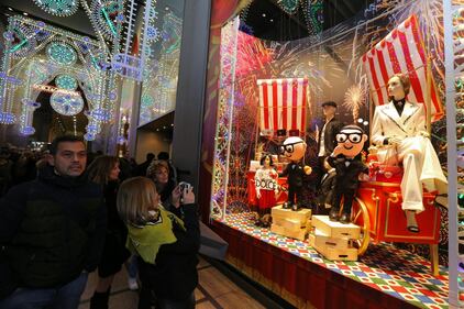 Natale alla Rinascente con le vetrine di Dolce & Gabbana 5