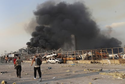 Beirut, due esplosioni devastano il porto 1