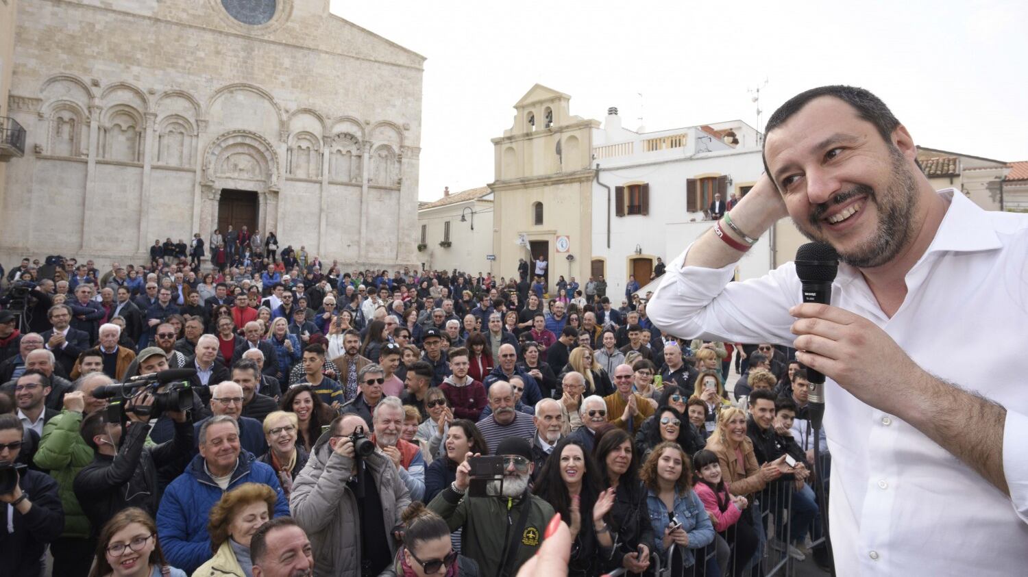 Salvini: "Per sete di potere Di Maio flirta col Pd"