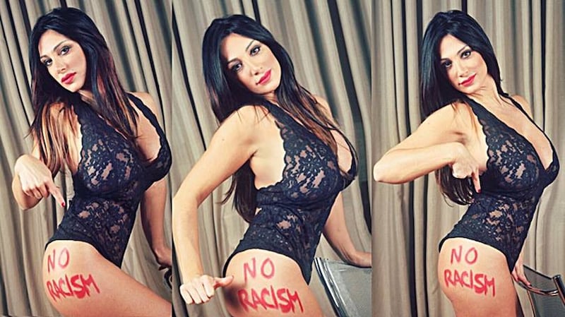 Marika Fruscio, curve sexy sui social: foto 15