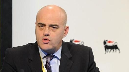 Eni dribbla il crollo del petrolio