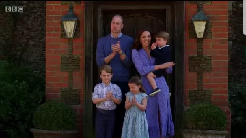 Camilla imbarazza la royal family. E se la prende con i genitori di Kate Middleton