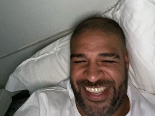 "Adriano ucciso a Rio". L'ex Inter smentisce col sorriso: "Sono vivo"