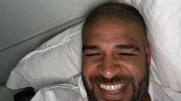 "Adriano ucciso a Rio". L'ex Inter smentisce col sorriso: "Sono vivo"