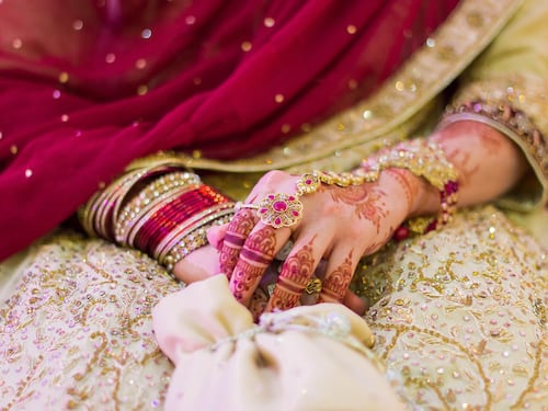 Trieste, 29enne pakistana rifiuta il matrimonio combinato: “Vogliono tagliarmi la gola”
