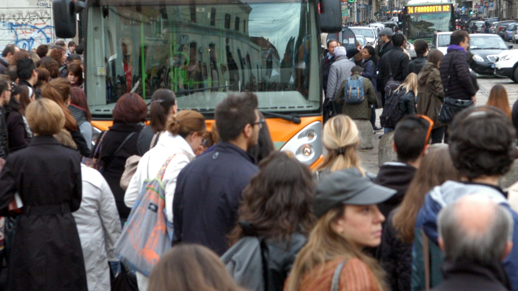 Scioperi, cortei e metrò bloccata: Milano nel caos