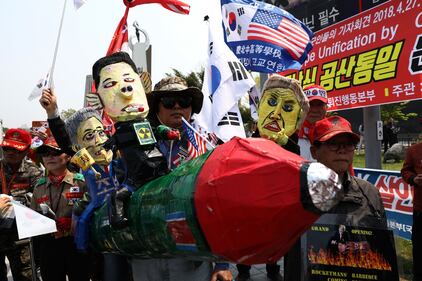 Vertice Kim-Moon, la folla protesta: "Bombardare la Nord Corea" 7