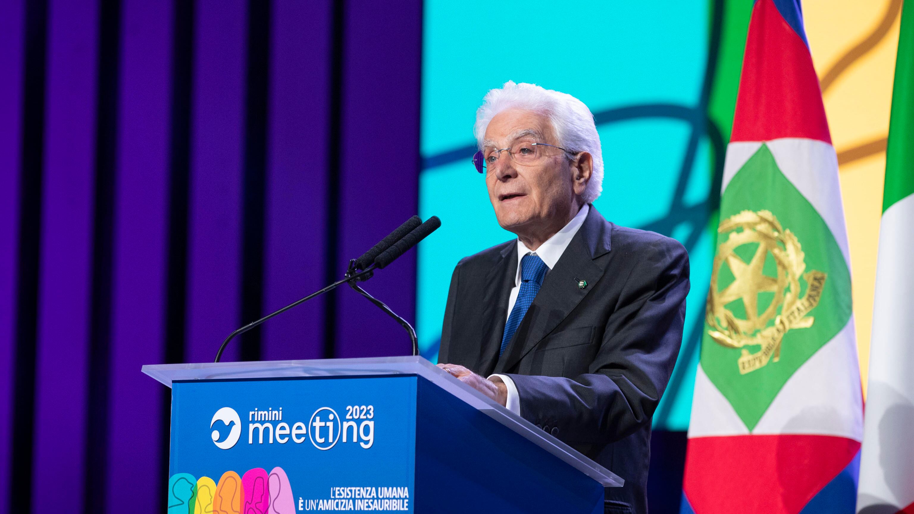 Mattarella sui migranti: "Ingressi regolari, non muri. La Carta nasce contro l'odio"