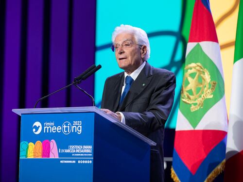 Mattarella sui migranti: "Ingressi regolari, non muri. La Carta nasce contro l'odio"