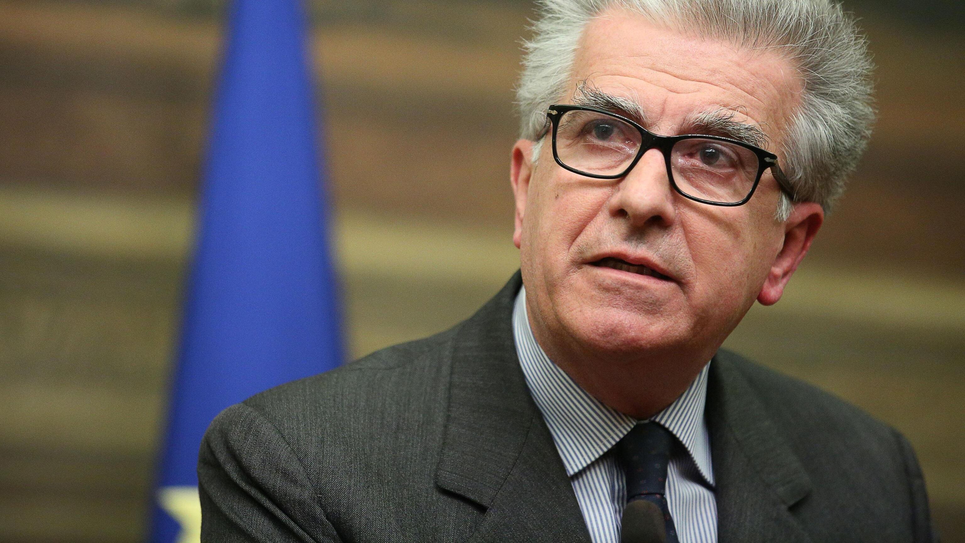 Zanda, il falco democratico che ubbidisce a Repubblica