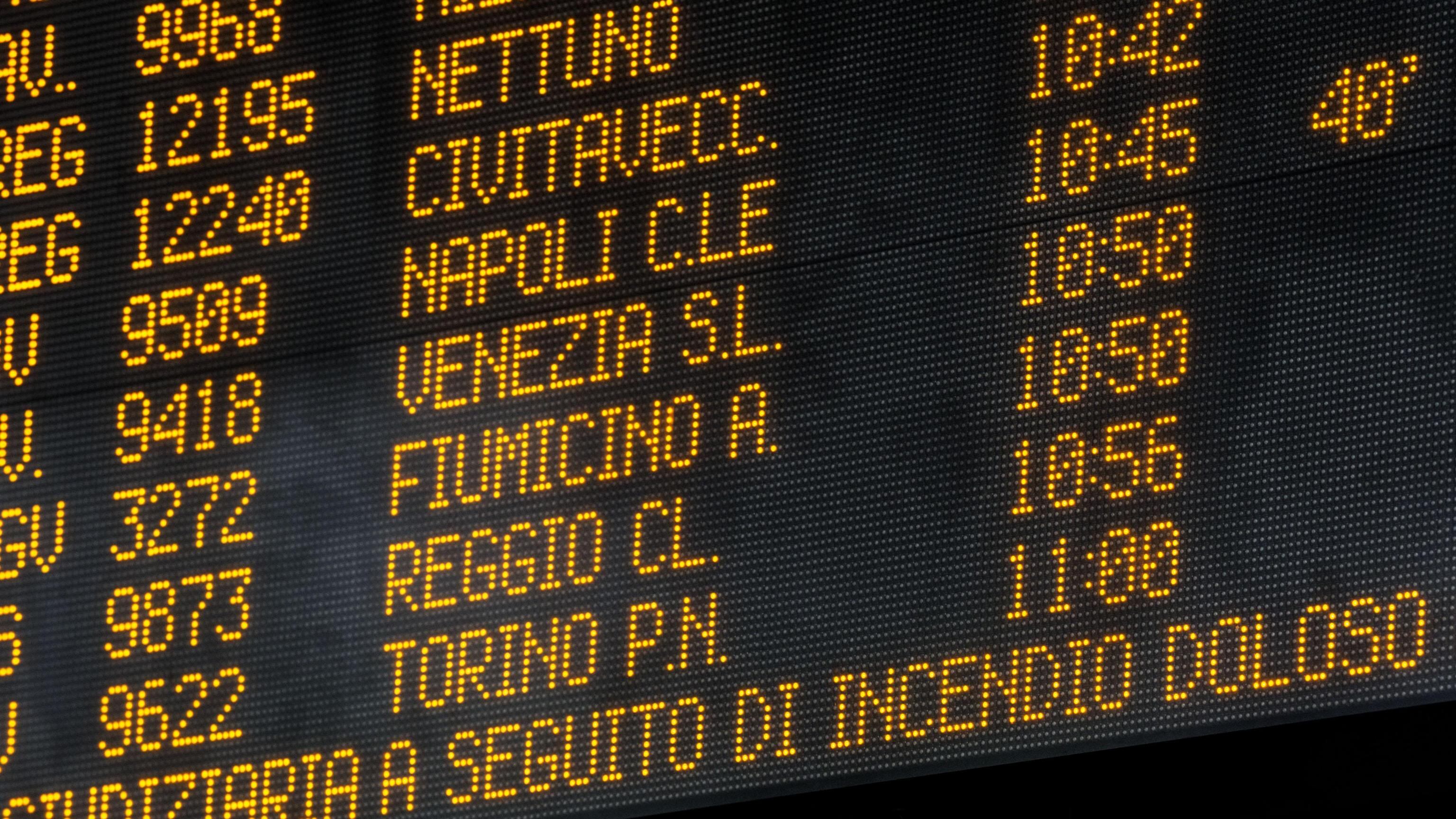 Bologna, tre o quattro persone sul luogo del sabotaggio alle ferrovie