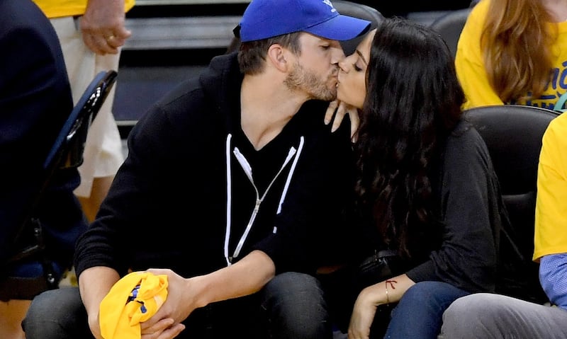 Ashton Kutcher e Mila Kunis sexy insieme 14
