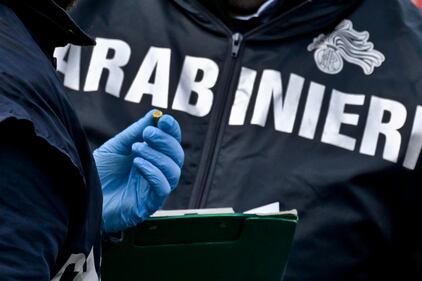 Paura a Napoli, spari in pieno giorno: muore un 48enne. Le immagini 6