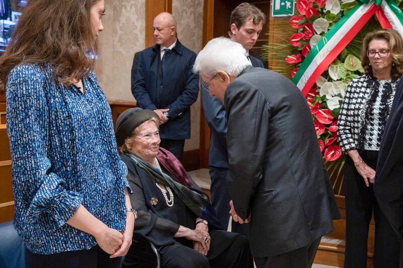 Napolitano, le immagini della camera ardente: il picchetto d'onore, le corone di fiori, l'arrivo dei politici 8