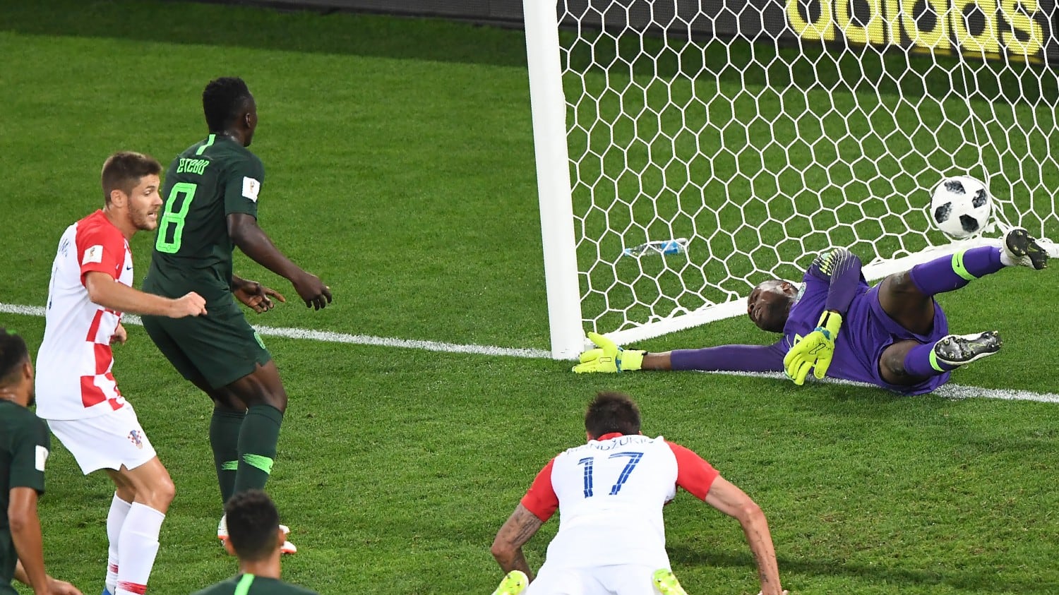 Respingimenti mondiali. Non c'è posto in Russia per l'Africa del pallone