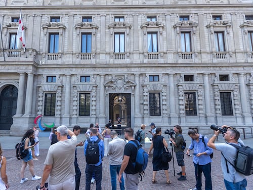 Il Pd al governo: "Ci lasci alzare l'addizionale Irpef"