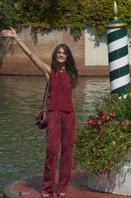 Mostra di Venezia, l'arrivo della madrina Elisa Sednaoui 11