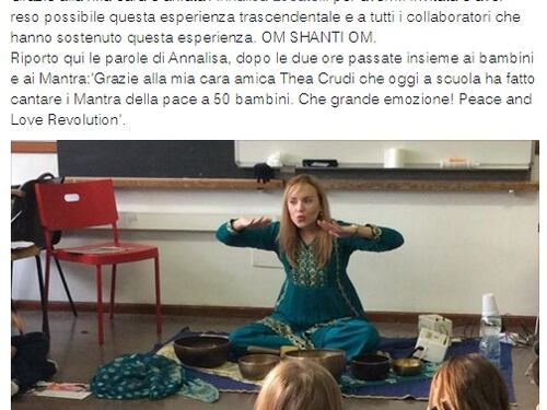 La battaglia dei pacifisti: lezioni di Mantra indù ai bambini
