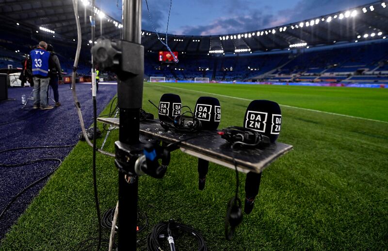 Dazn scrive ai "pirati": "Dateci 500 euro o vi portiamo in tribunale"