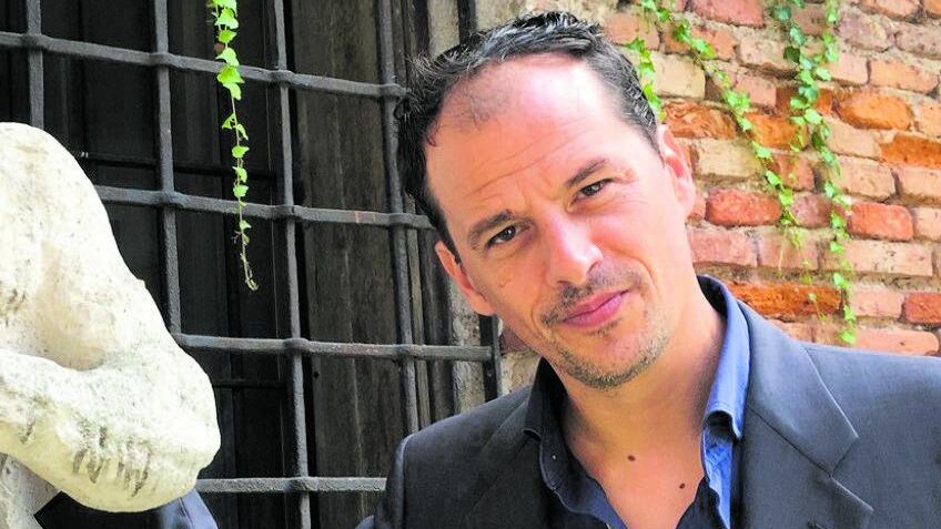 "Così ho portato 'La vedova scaltra' di Goldoni a Parigi. Per sedurre i francesi". Intervista a Giancarlo Marinelli
