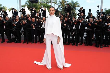 Josephine Skriver sul red carpet del Festival di Cannes 3