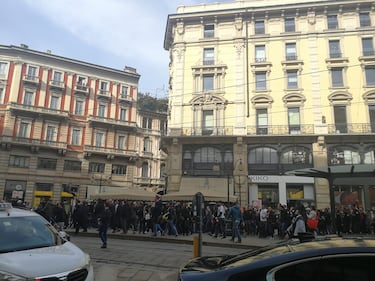 Milano, birra a fiumi per i tifosi tedeschi dell'Eintracht 10