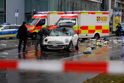 Auto sulla folla in Germania: le immagini dei soccorsi 3