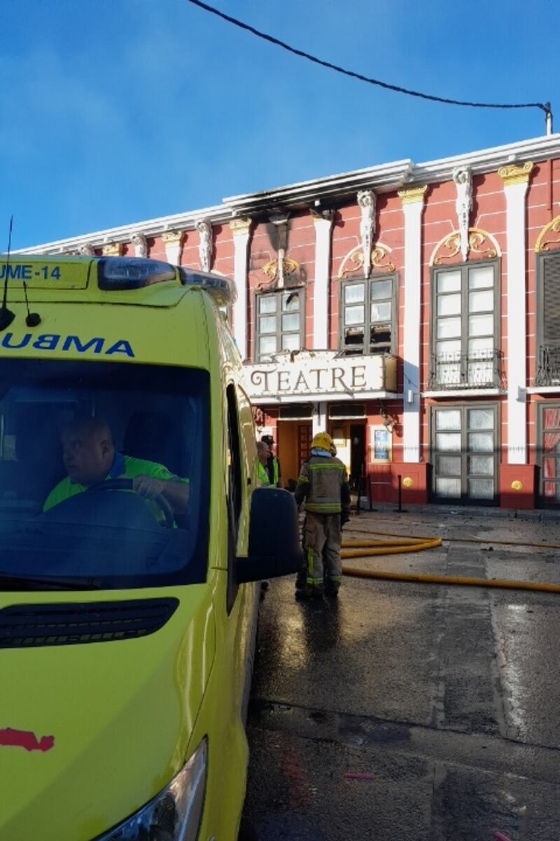 Un'incendio è scoppiato attorno alle 6 del mattino nella discoteca Teatre di Murcia, in Spagna: il bilancio è di 7 morti e 4 feriti 1