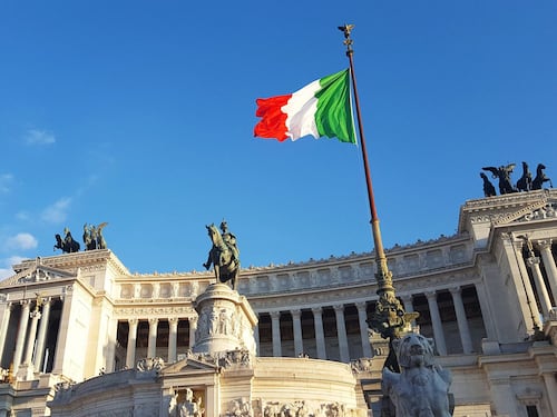 Il virus infetta anche il senso della Patria