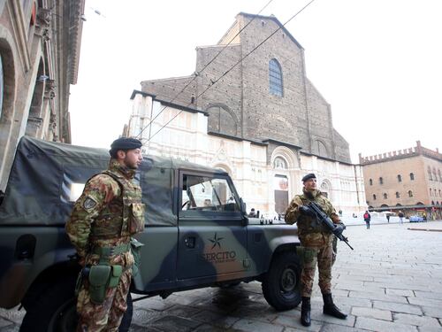 La protesta dei poliziotti antiterrorismo: "Pochi, senza formazione e mal equipaggiati"