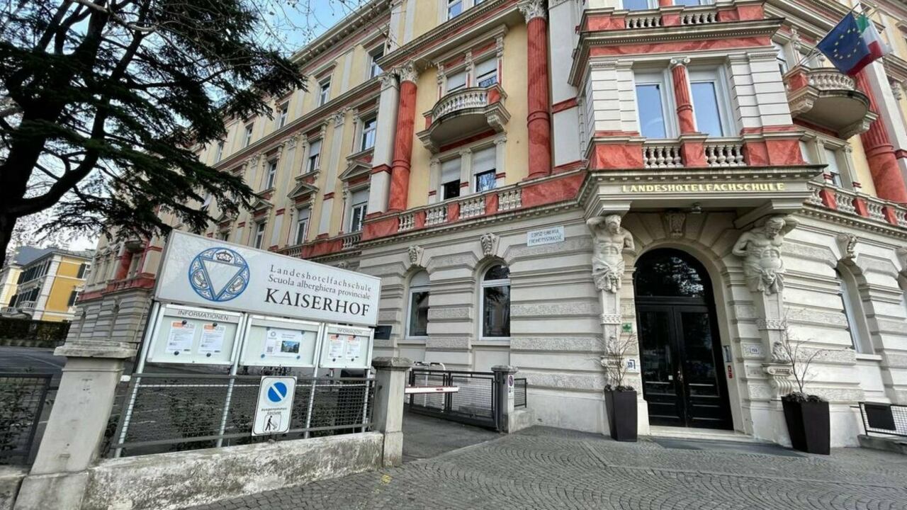 "È caduta dalle scale". Ma l'autopsia conferma i maltrattamenti