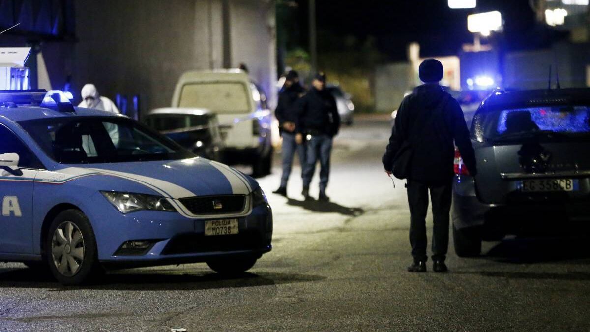 Colpisce un connazionale col machete e aggredisce gli agenti: in manette sudamericano a Milano