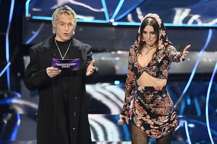 Sanremo 2024: ecco il look della terza serata del Festival di Angelina Mango 1