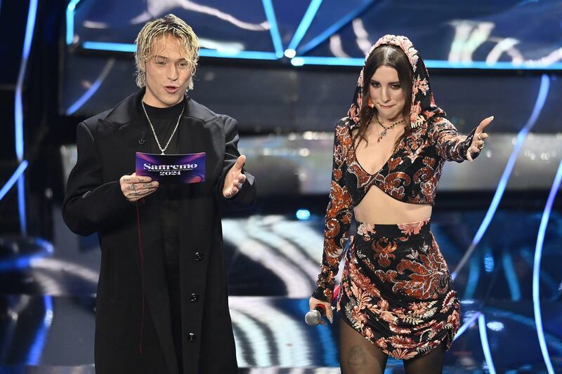 Sanremo 2024: ecco il look della terza serata del Festival di Angelina Mango 1