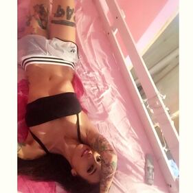 Siria De Fazio si mostra in topless 19