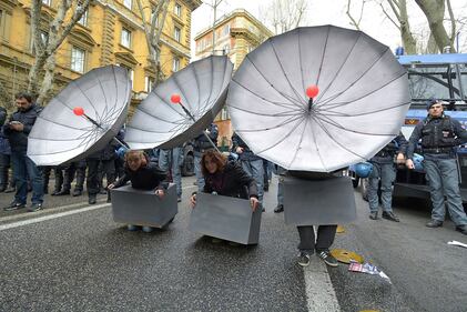 Roma, i Cobas manifestano contro Obama 7