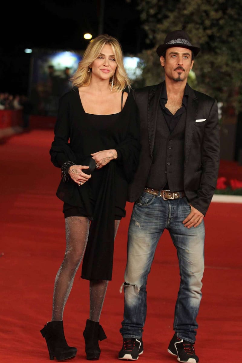 Paola Barale e Raz Degan, le foto della coppia 21