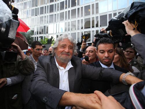 Grillo lancia il terzo V-day: "Via chi ha spolpato l'Italia"