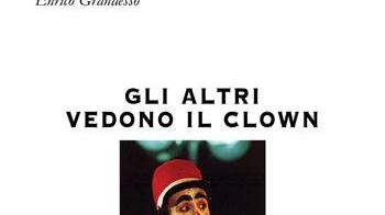 Un clown alla ricerca dei diritti universali. Il viaggio a ritroso delle vite deragliate