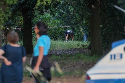 Roma, neonata trovata morta tra i cespugli a Villa Pamphili. A pochi metri scoperto anche il corpo di una donna in un sacco nero 6