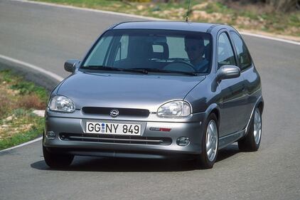 Opel Corsa B, guarda tutte le foto 2