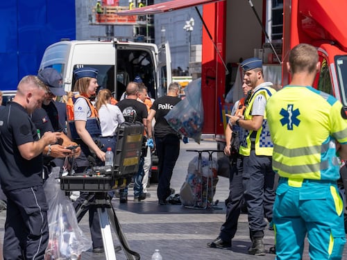 Bruxelles, incendio in una palazzina residenziale: almeno 4 morti e 6 dispersi
