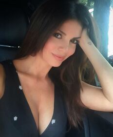 Laura Torrisi, sexy scollatura 23