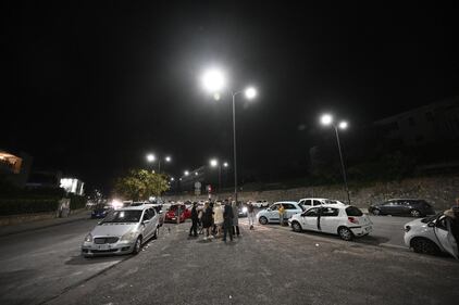 Terremoto ai Campi Flegrei, grande paura e gente in strada 10