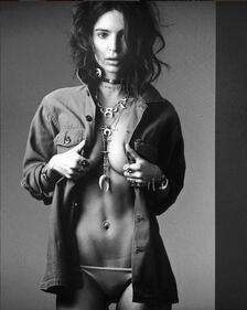 Emily Ratajkowski e Kim Kardashian in topless 18