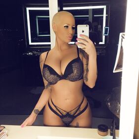 Amber Rose: nuda in spiaggia, posta i selfie su Instagram 6